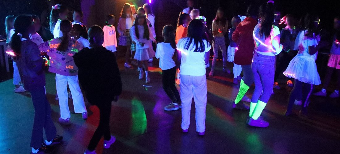 Glow-in-the-dark party Glow-in-the-dark party